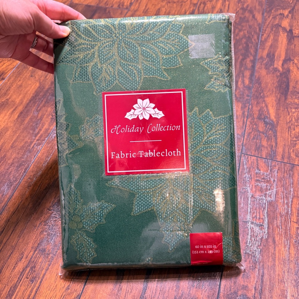 Holiday Collection Tablecloth 60x102 Green Gold Poinsettia Oblong Christmas